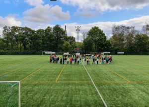 studerandegrupp i idrottsparken